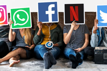 Верхняя панель, которую можно зафиксировать Верхняя панель, которую можно зафиксировать